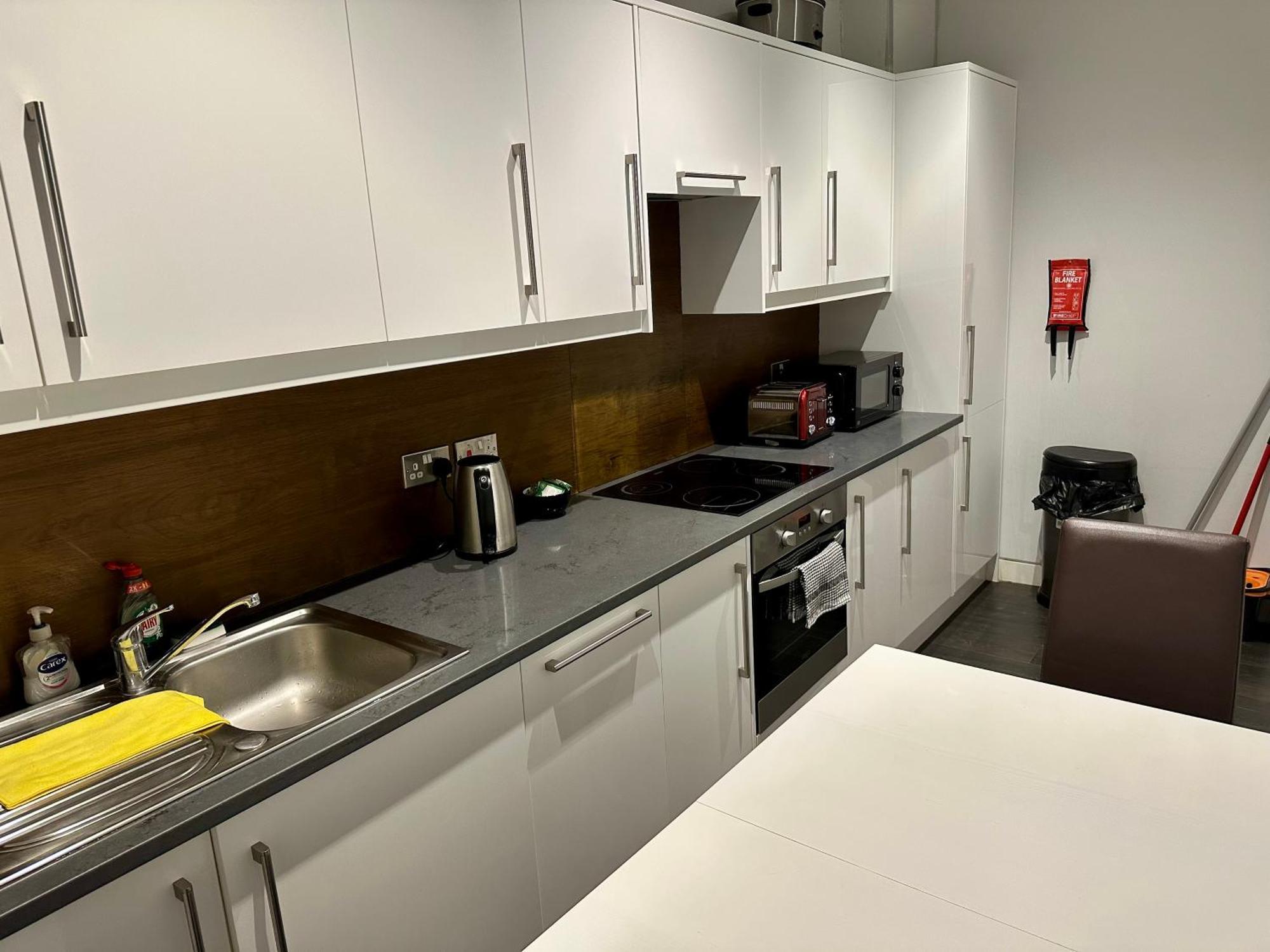 London Regent Apartments Room photo